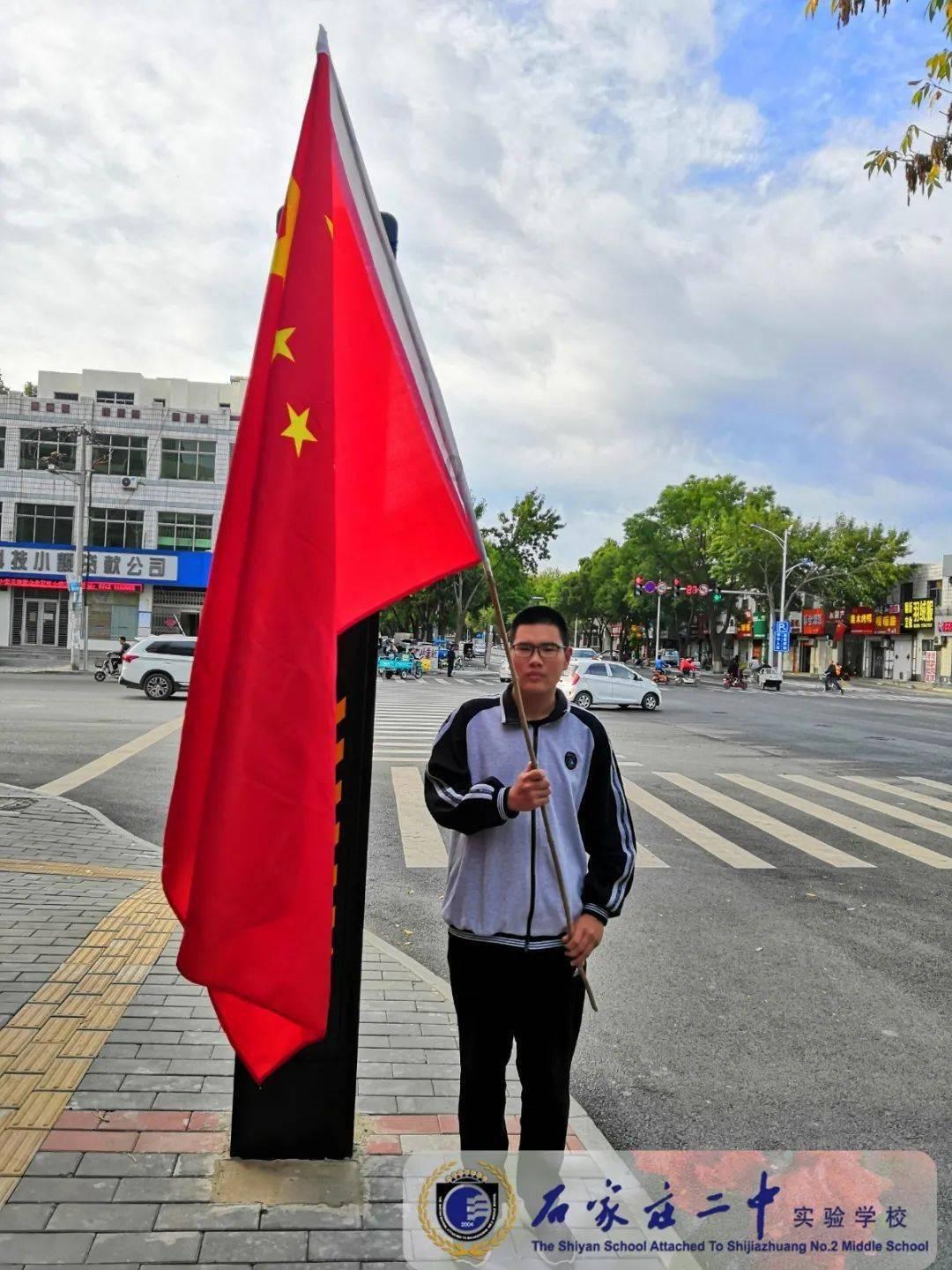 《完蛋!我被美女包围了》是怎么成为年度“科幻”游戏的?